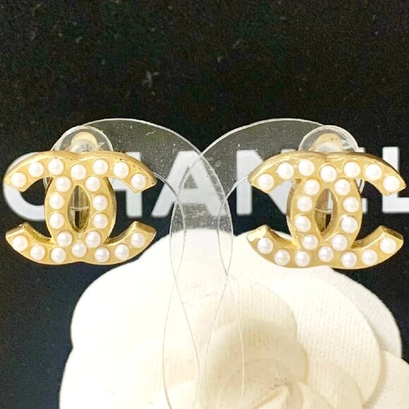 CHANEL CC Logos Rhinestone Clip-On Earrings Gold Tone 01A Auth